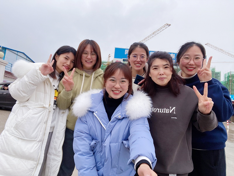 12青陽項(xiàng)目部女同事合影